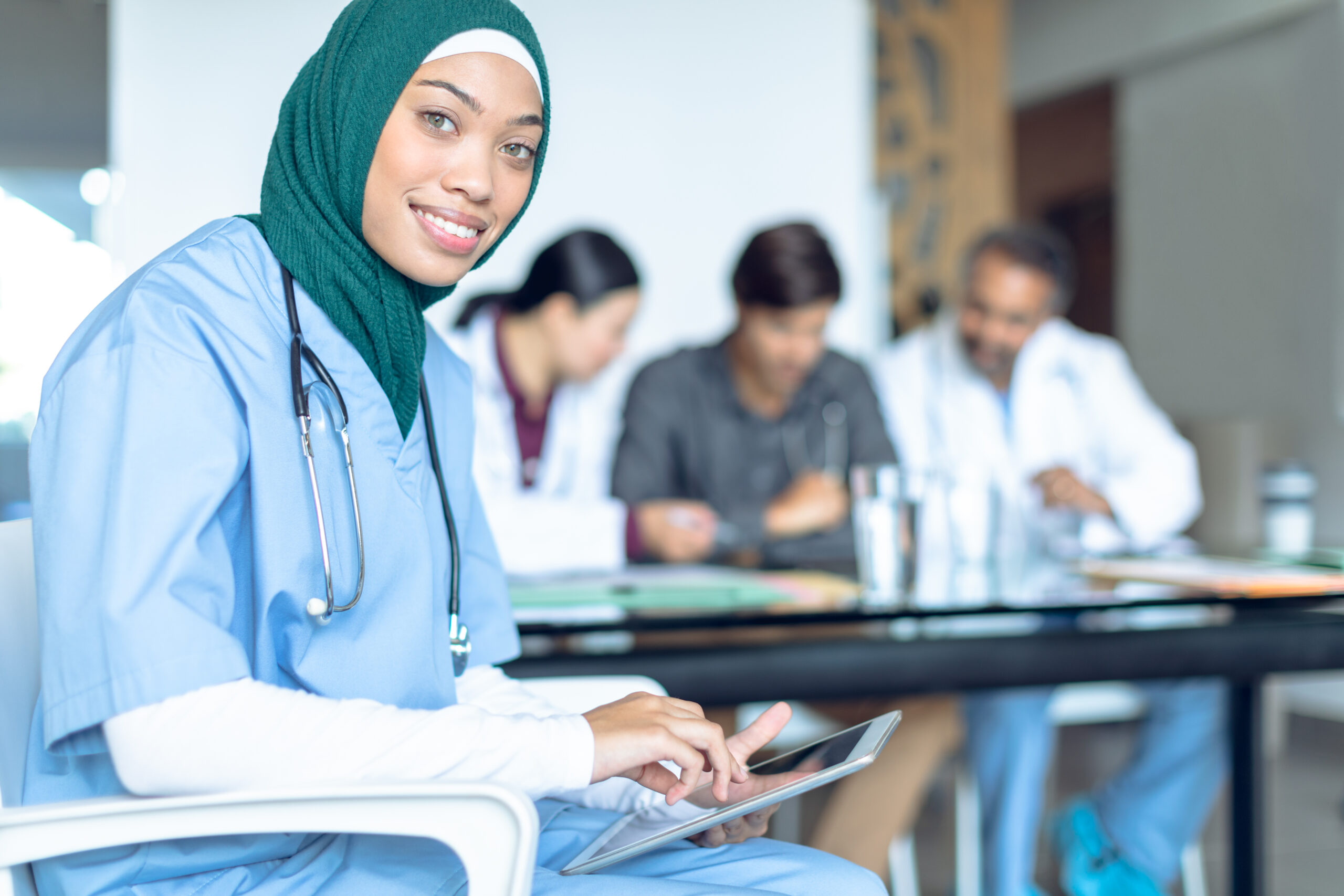 Salaire infirmière en Arabie Saoudite : le guide 2025 pour les francophones
